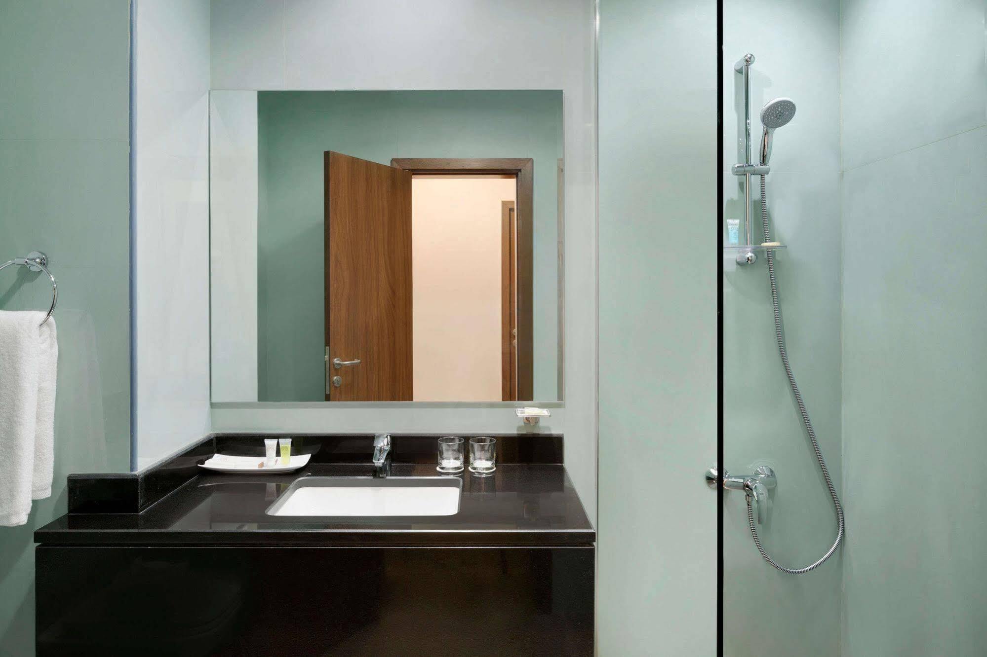 Ramada Encore Al Khobar Olaya Exterior photo